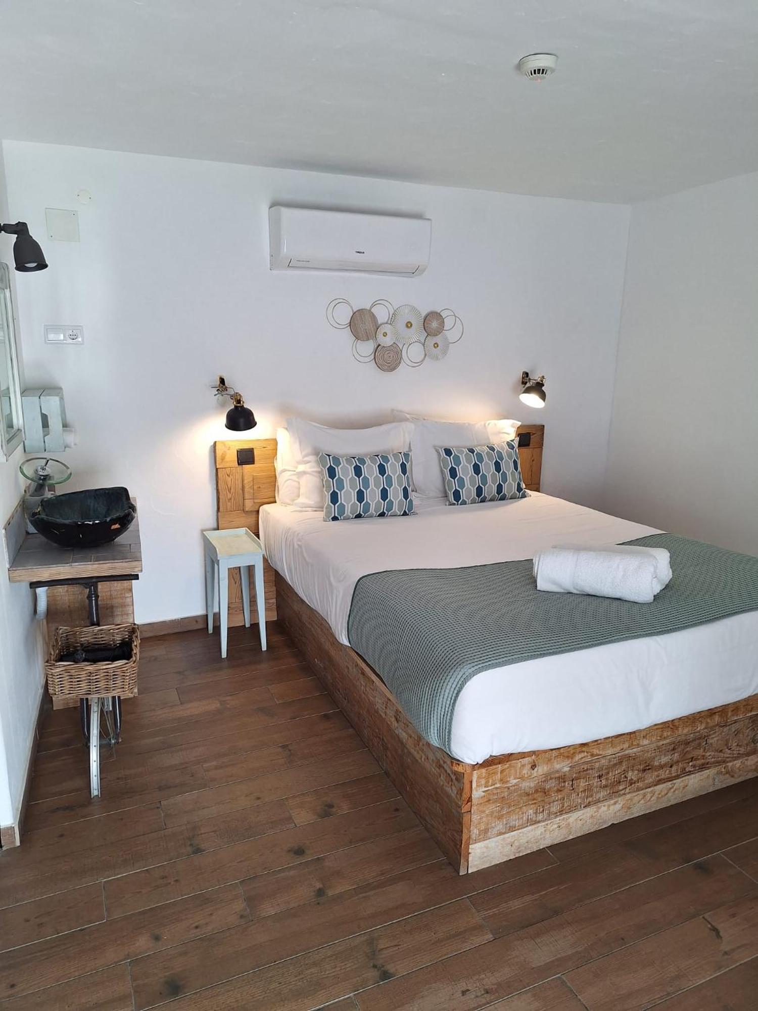 Lovin Book Guesthouse 오비도스 외부 사진