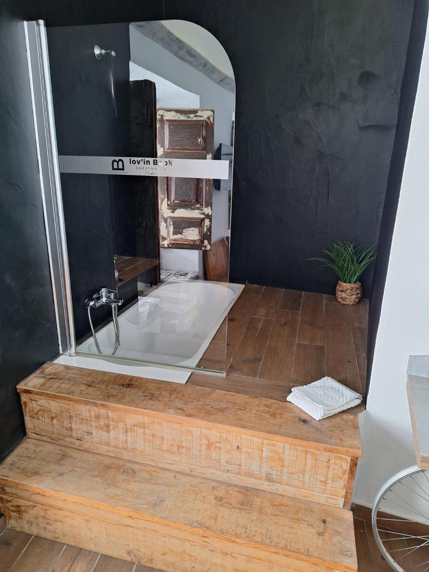 Lovin Book Guesthouse 오비도스 외부 사진