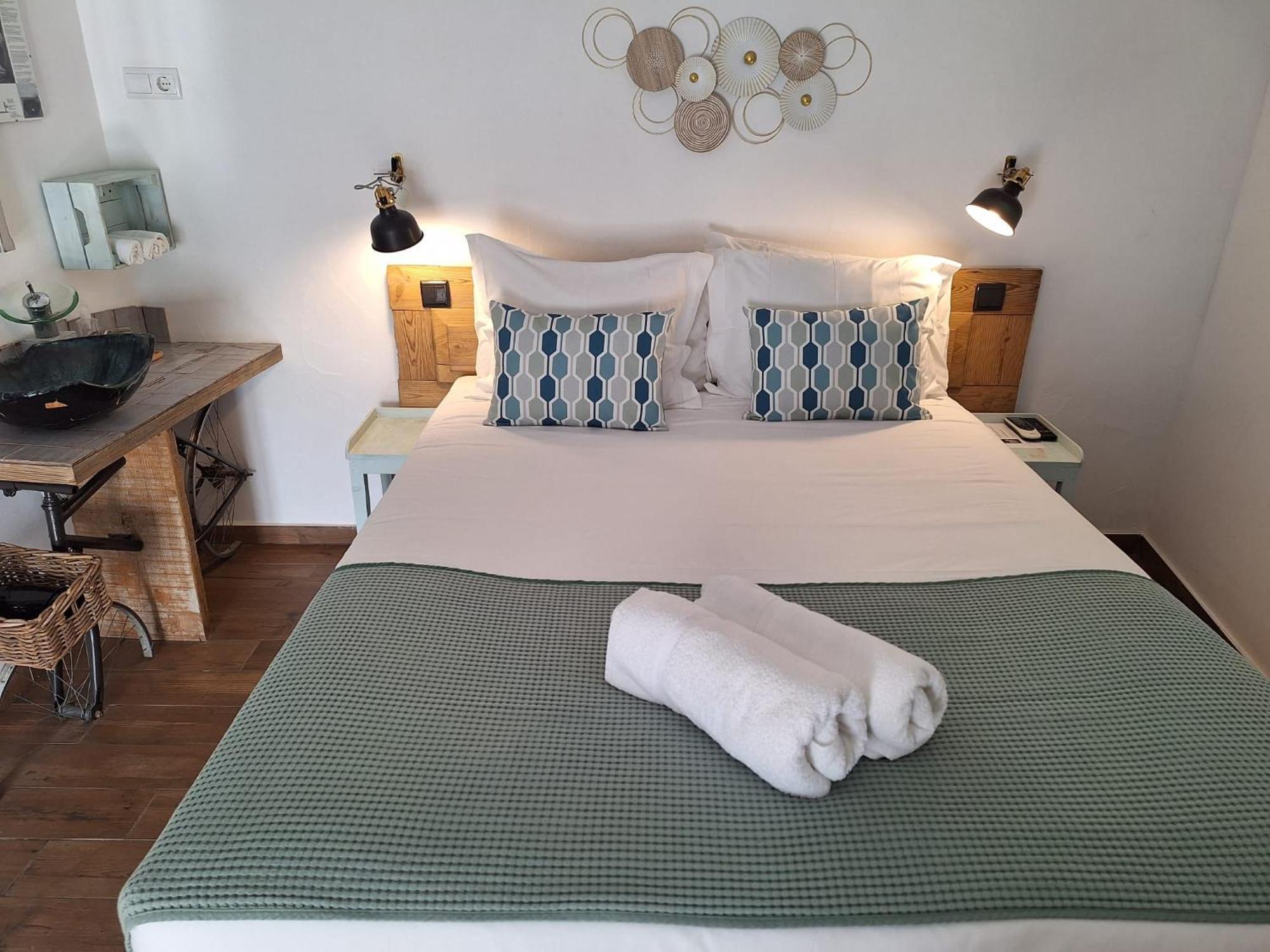 Lovin Book Guesthouse 오비도스 외부 사진