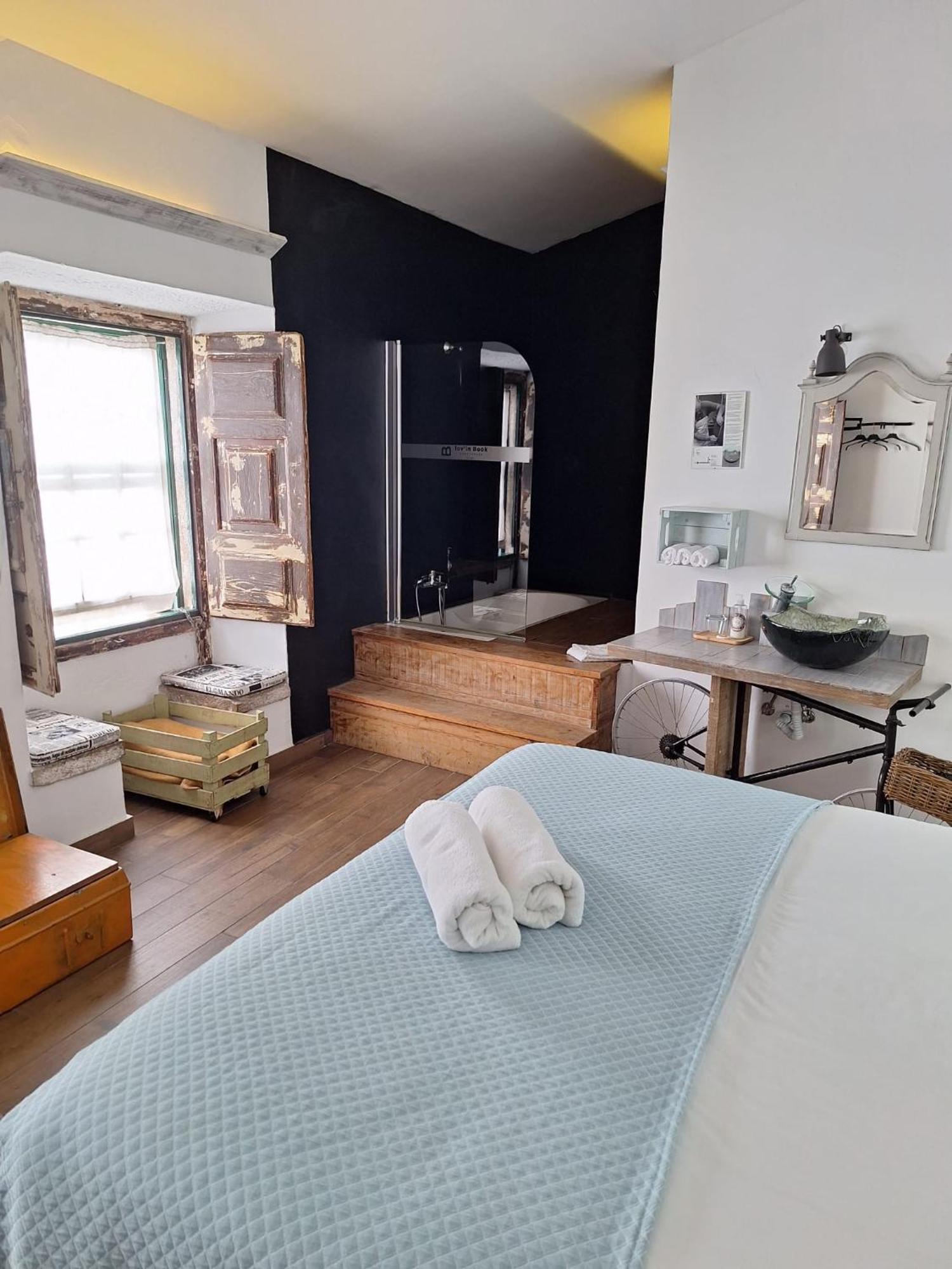 Lovin Book Guesthouse 오비도스 외부 사진
