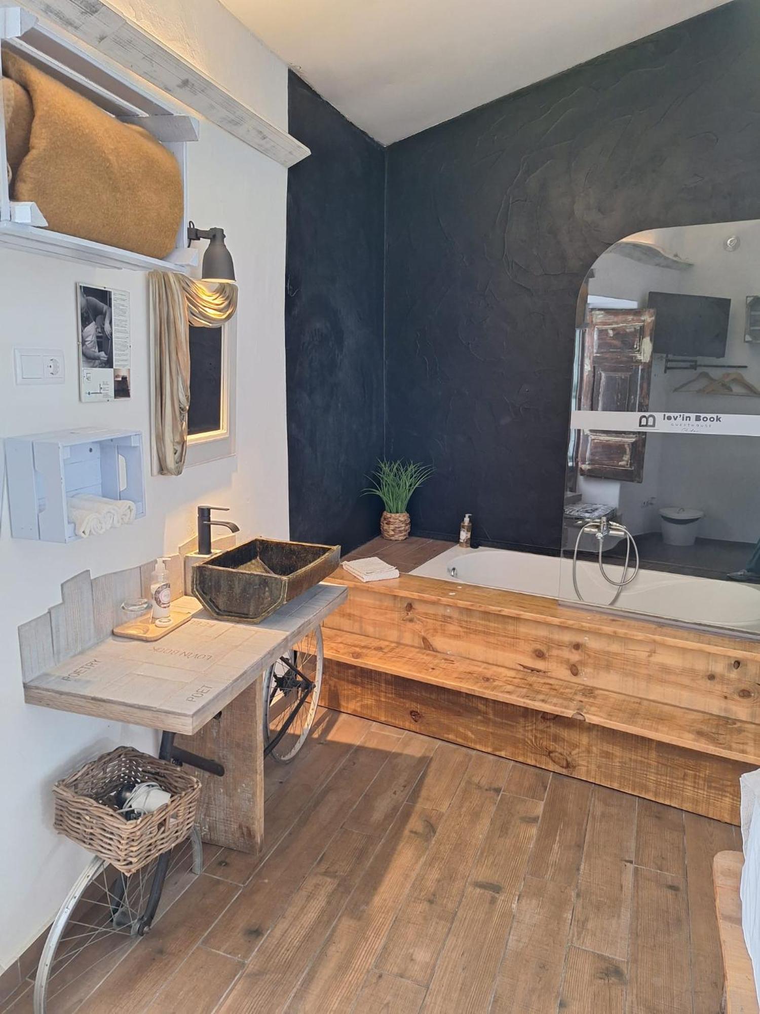 Lovin Book Guesthouse 오비도스 외부 사진