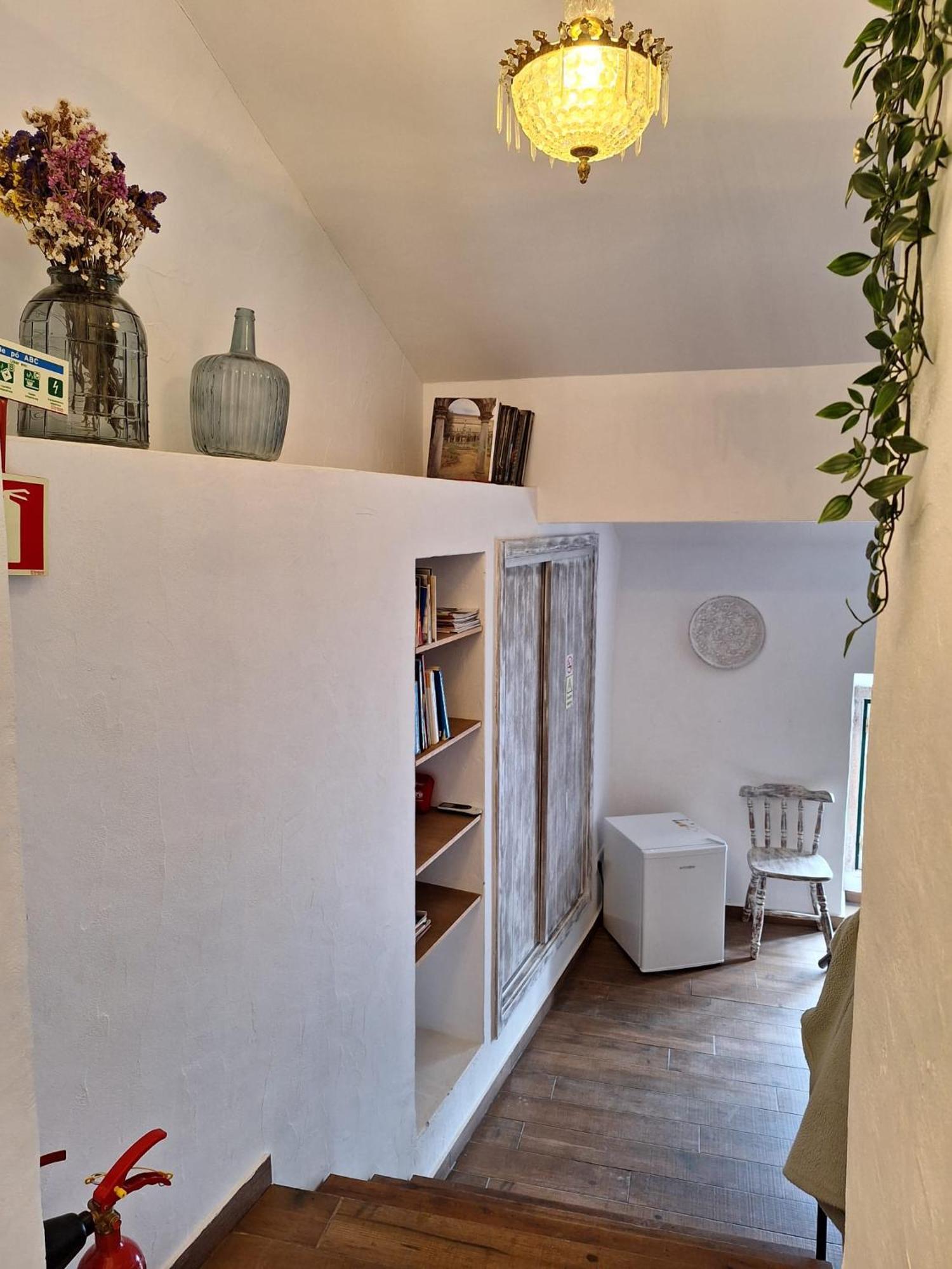 Lovin Book Guesthouse 오비도스 외부 사진