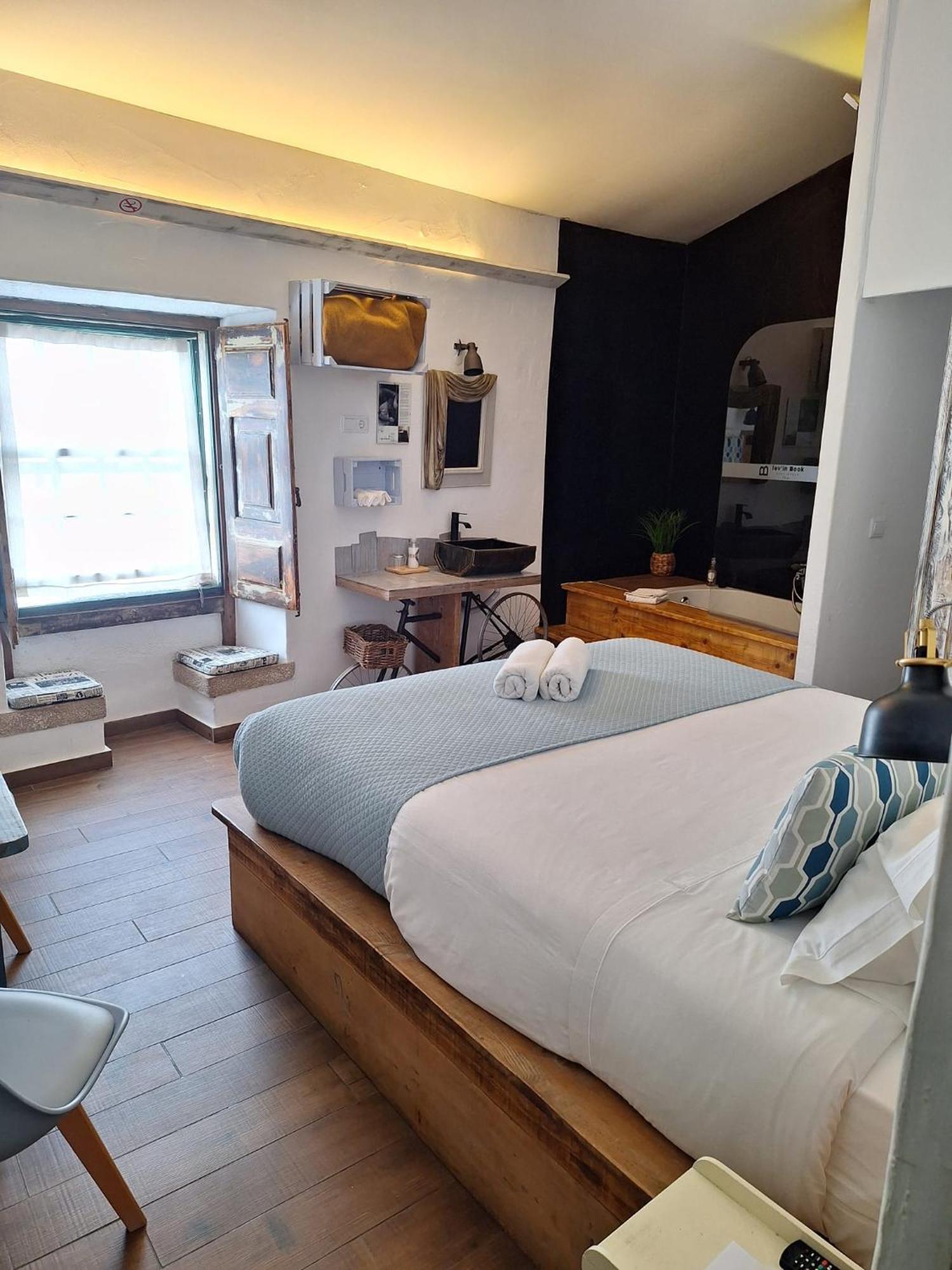 Lovin Book Guesthouse 오비도스 외부 사진